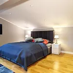 3 Rooms - Zimmervermietung Naehe Flughafen Ber - Gratis Wlan, Parken & Netflix