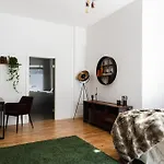 90Sqm 2Br Design Gem - Outdoor Terrace