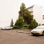 Modern & Bright Apartment +Parking @Kurfuerstendamm