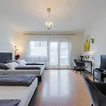 Modern & Bright Apartment +Parking @Kurfuerstendamm