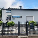 3 Rooms - Zimmervermietung Naehe Flughafen Ber - Gratis Wlan, Parken & Netflix