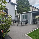 3 Rooms - Zimmervermietung Naehe Flughafen Ber - Gratis Wlan, Parken & Netflix