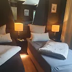 Miet-Kamp Ruhig, Zentral, Nahe Messe, Ausgefallenes Design 2 Schlafzimmer