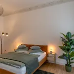 Stylische Altbauwohnung Zentral In Kreuzberger Kiezlage