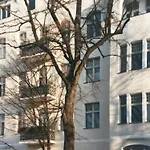 Luxury Townhouse With Garden - A Central Oasis