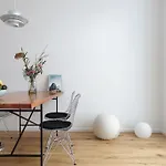 Spacious Apartment In Kreuzberg