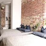 Spacious Apartment In Kreuzberg