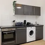 Artsy Apartment In Friedrichshain