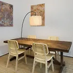 Artsy Apartment In Friedrichshain
