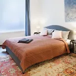 Artsy Apartment In Friedrichshain