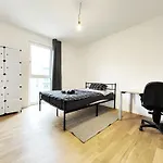 Holidayhome Apartments I Spacious 20Sqm Room In Berlin-Lichtenberg
