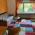 3 Zim Apartment - Bis 9 Per - In Berlin Rudow