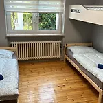 3 Zim Apartment - Bis 9 Per - In Berlin Rudow