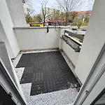 Berlin Halensee Westend Qdamm 2