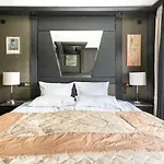 Miet-Kamp Ruhig, Zentral, Nahe Messe, Ausgefallenes Design 2 Schlafzimmer