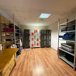 Singer109 Hostel, Hotel & Apartment