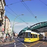 Homely Berlin - Spacious, Modern, S-Bahn Nearby , Groups & Families