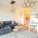 Hj 18 By Rockchair Apartments L Superhost Status L Super Flat, 2 Bedrooms 2 Bathrooms Balcony Elevator Welcomes You!