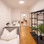 100Qm2, Superior Suite, 8 Beds, Rain Shower