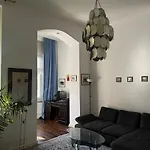 5 Mins To Kadewe N Ku\'Damm Apartment