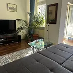 5 Mins To Kadewe N Ku\'Damm Apartment