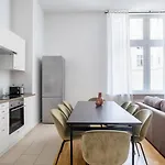 4Bdr Lovely Apartment Close To Everything