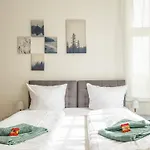 Kaiser 04 By Rockchair Apartments L Superhost Status L 3 Bedrooms Boxspringbeds 2 Bathrooms L Cozy Family & Business Flair 155 Sqm 3 Balcony 4Th Floor Elevator Up To 10 Guests Welcomes You!