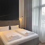 Motel Blue - Minimalist Boutique Hotel