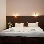Arta Lenz Hotel
