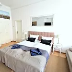 Gastein By Rockchair Apartments L Superhost Status L 2 Bedrooms Boxspringbeds 1,5 Bathrooms - Cozy Family & Business Flair Welcomes You!