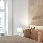 Cozy Einstein