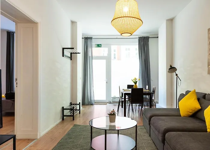 Freshly Renovated 2Br&Lr+Walk-In Rainshower