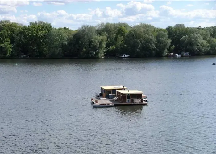 Saunainsel - Hausboot Mit Schwimmender Sauna, Hottub Und Tretboot In Berlin