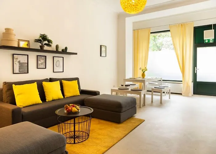 Modern 2 Bedroom Apartment In Berlin Schoeneberg
