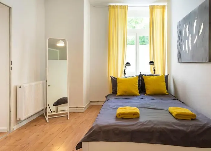 Cosy Two Br Plus Self Checkin Plus Street Parking