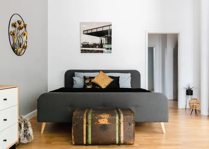 90Sqm 2Br Design Gem - Outdoor Terrace