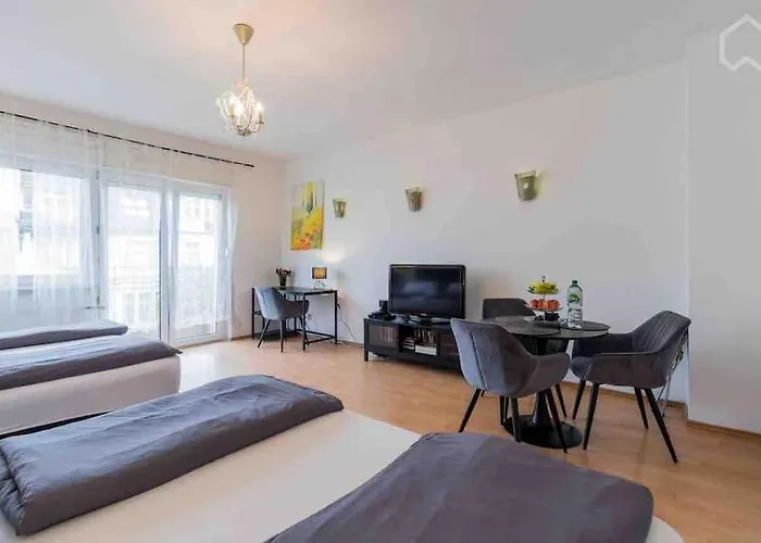 Modern & Bright Apartment +Parking @Kurfuerstendamm