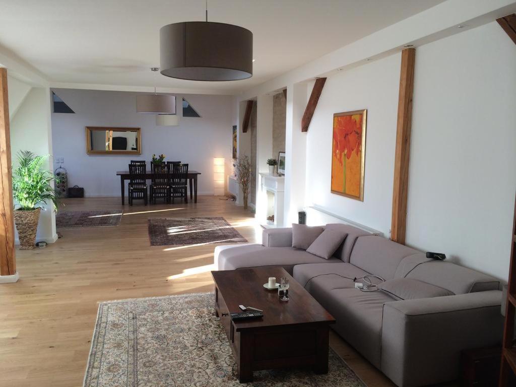 Apartment Feel At