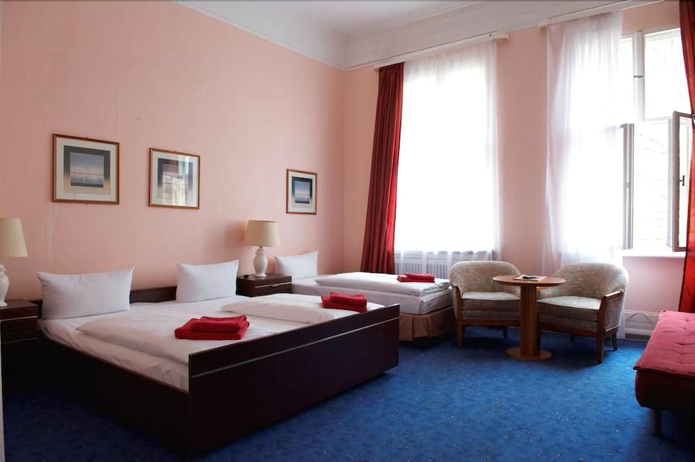 Castell Am Kurfuerstendamm 3*