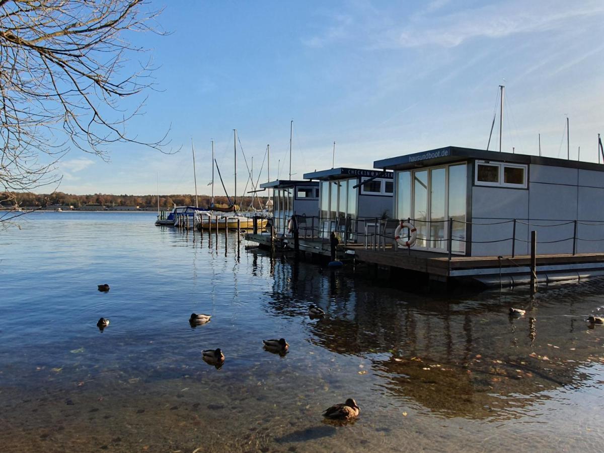 Botel Cosy Houseboat Wannsee