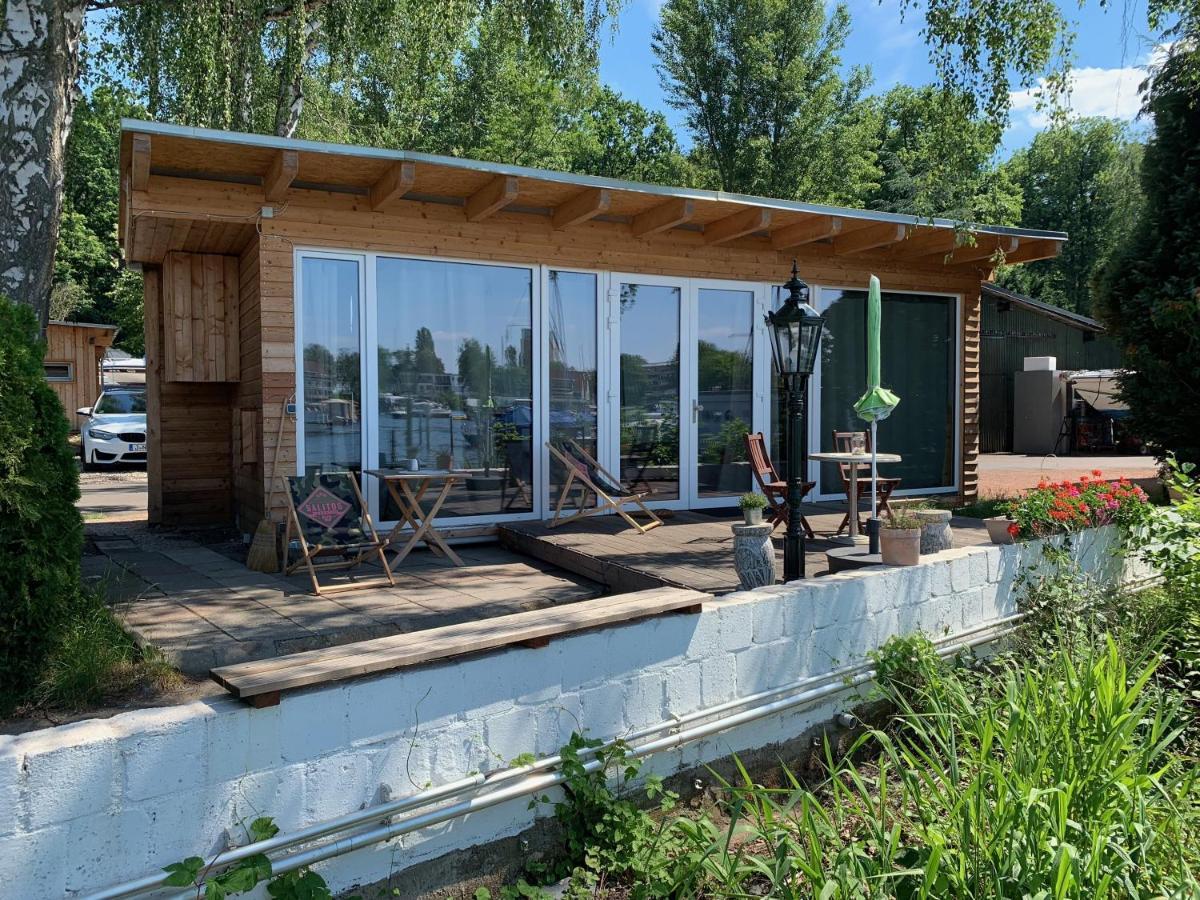 Tiny House Oder Auf Der Sunset Marina Berlim