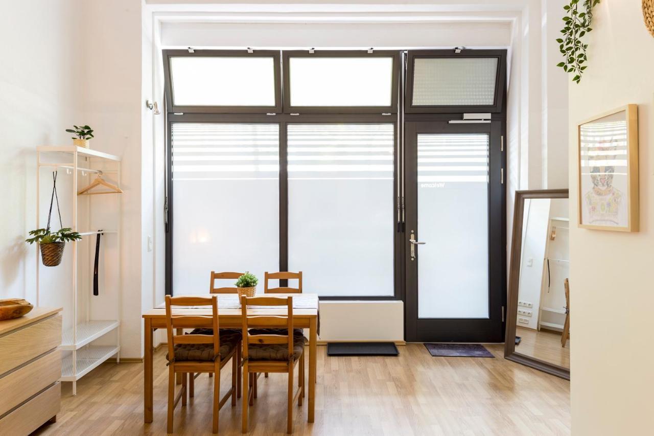 Center Apartment *