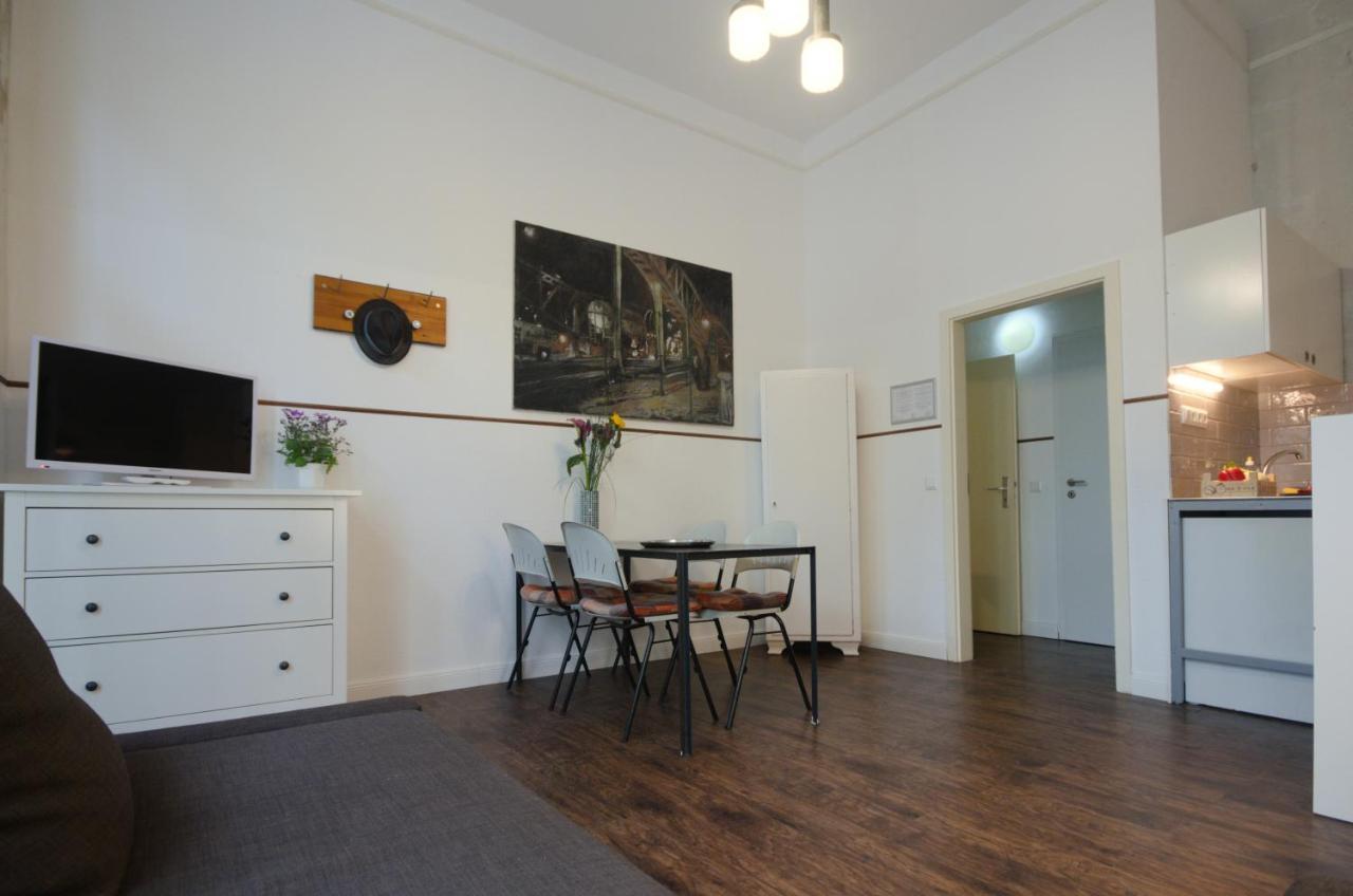 Altbauwohnung Mit 3 Badern Apartamento *