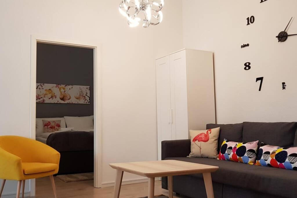 Near Shooping Center, 6 Guests