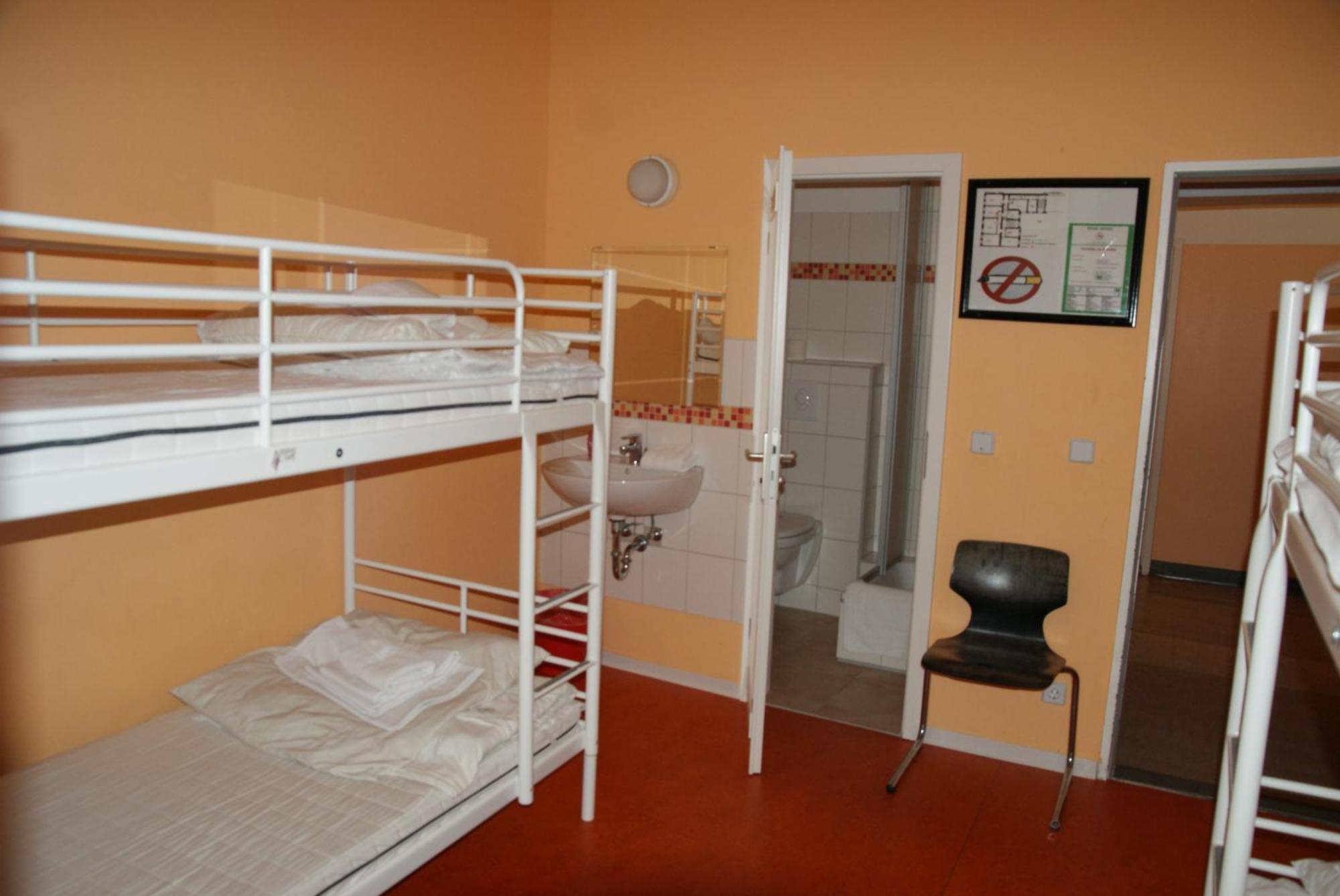 Hostel Happy Go Lucky +