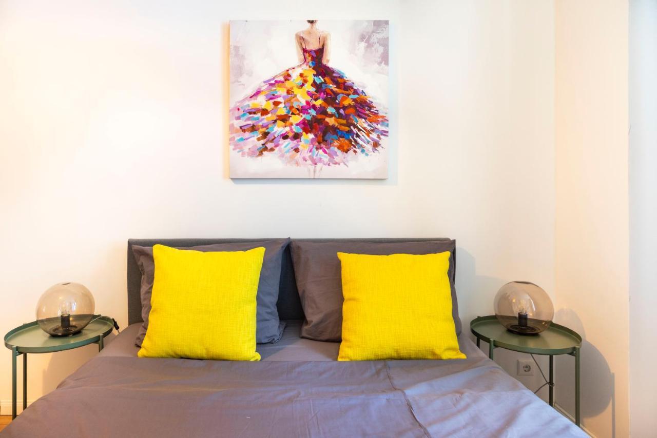 Apartment Freshly Renovated 2br&lr+walk-in Rainshower Berlin