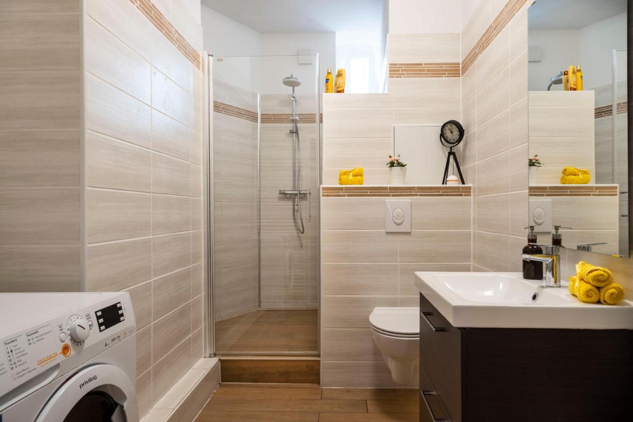 Freshly Renovated 2br&lr+walk-in Rainshower Apartment