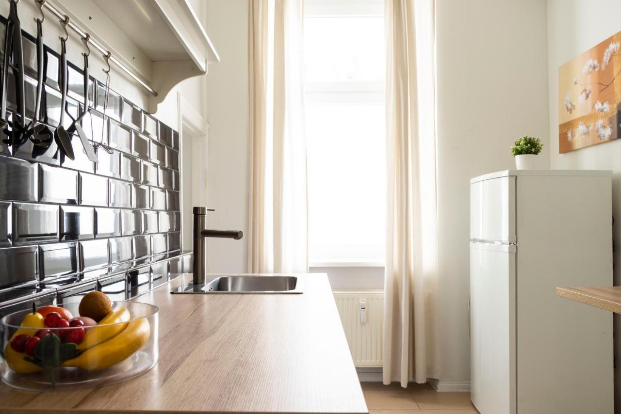 Apartment Freshly Renovated 2br&lr+walk-in Rainshower Berlin