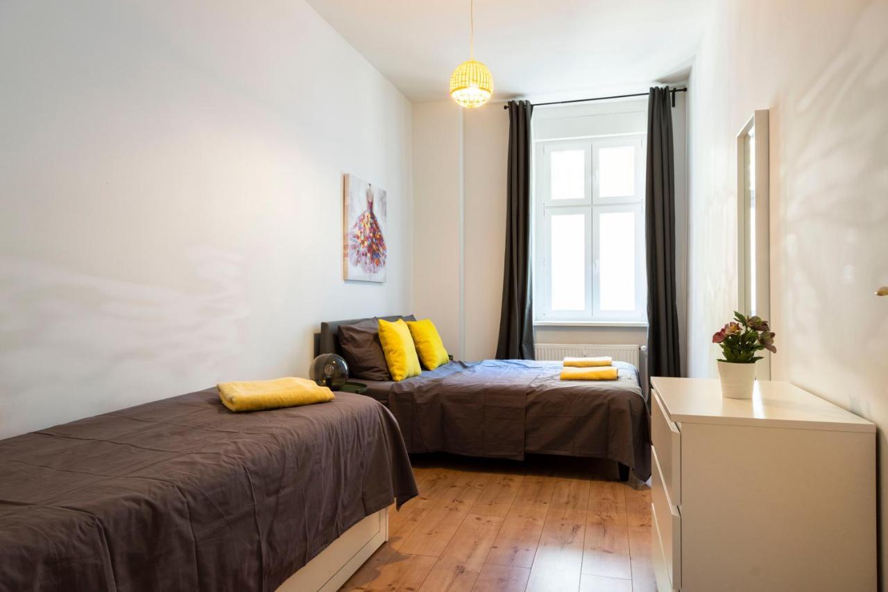 Apartment Freshly Renovated 2br&lr+walk-in Rainshower
