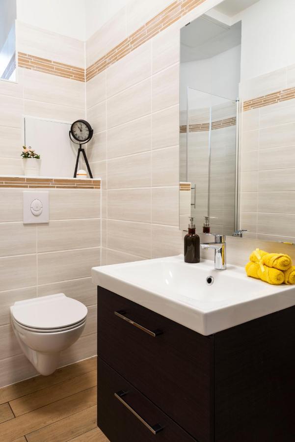 Freshly Renovated 2br&lr+walk-in Rainshower Apartment *